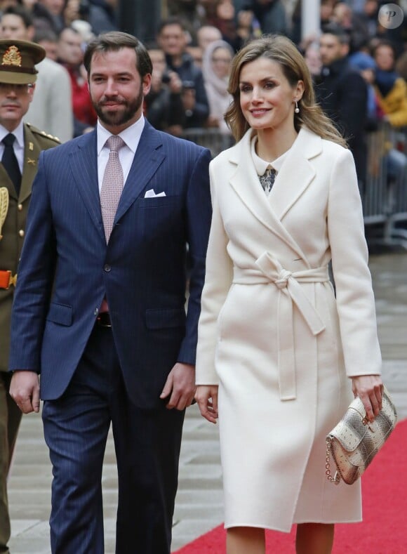 Letizia avec le grand-duc héritier Guillaume de Luxembourg. Le roi Felipe VI et la reine Letizia d'Espagne étaient le 11 novembre 2014 en visite officielle au Luxembourg, accueillis par le grand-duc Henri, la grande-duchesse Maria Teresa, qui se remet d'une opération au genou, le grand-duc héritier Guillaume et la princesse Stéphanie.