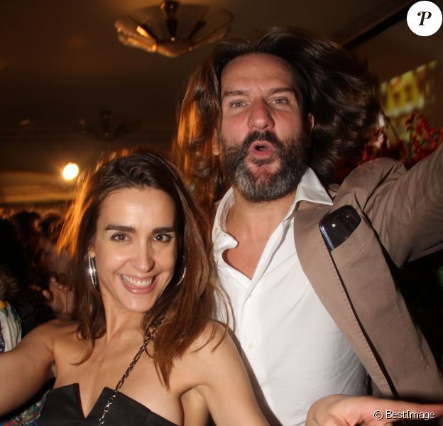 Frédéric Beigbeder et Victoria Olloqui - Soirée des 20 ans du prix de Flore au Café de Flore à Paris le 13 novembre 2014. Le prix à été décerné à Aurélien Bellanger pour son roman "L'Aménagement du territoire".