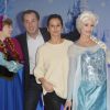 Jean-Philippe Doux et Faustine Bollaert assistent au lancement des festivités de Noël à Disneyland Paris, à Marne-la-Vallée, le samedi 15 novembre 2014.
