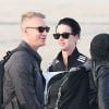 Exclusif - Katy Perry arrive avec le DJ Diplo (Wesley Pentz de son vrai nom), ses amis et des membres de sa famille (70 personnes au total) en jet privé à l'aéroport du Bourget le 26 octobre 2014, en provenance de Marrakech au Maroc ou elle à fêté son trentième anniversaire.