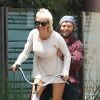Pamela Anderson fait du vélo avec son mari Rick Salomon à Malibu, le 8 juin 2014. L'ex-Playmate a dit une nouvelle fois oui à son ex en janvier 2014.