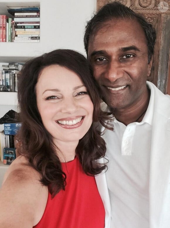 "Surprise !!! On s'est mariés." C'est par ces quelques mots et cette photo que Fran Drescher a annoncé sur Twitter son mariage avec Shiva Ayyadurai, le week-end du 6-7 septembre 2014.