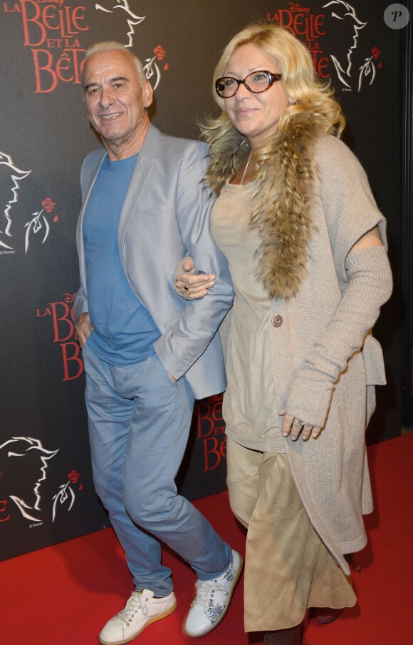 Michel Fugain et sa femme Sanda ici à la générale de la coméedie musicale "La Belle et la Bete" au Theatre Mogador à Paris le 24 octobre 2013. Le couple s'est dit oui en octobre 2014 à Corbara, en Corse.