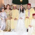  Le roi Mohammed VI du Maroc, son épouse la princesse Lalla Salma et leurs enfants la princesse Lalla Khadija et le prince héritier Moulay El Hassan lors du mariage du prince Moulay Rachid du Maroc et de Lalla Oum Keltoum, le 14 novembre 2014 au palais royal à Rabat, à l'occasion de la cérémonie de La Berza (présentation des mariés). 