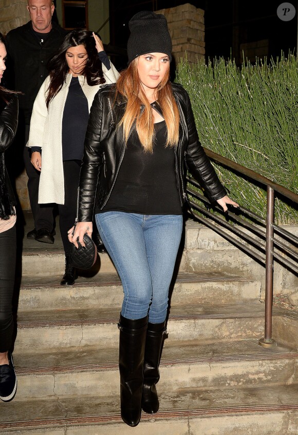 Khloé, Kourtney Kardashian et Kendall Jenner quittent quittent le restaurant Kate Mantilini à Woodland Hills. Le 17 novembre 2014.