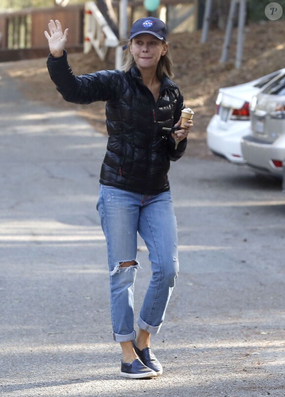 Exclusif - Calista Flockhart emmène son fils Liam à une fête d'anniversaire à Brentwood, le 16 novembre 2014.