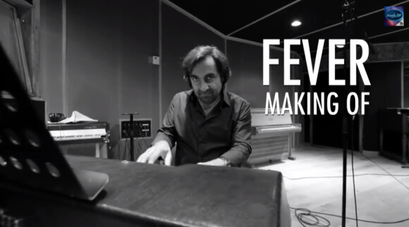 André Manoukian au piano - Elodie Frégé, André Manoukian, Yarol Poupaud et Sinclair ont enregistré le tube de Peggy Lee, Fever. Voici le making of de cette séance d'enregistrement. Novembre 2014.