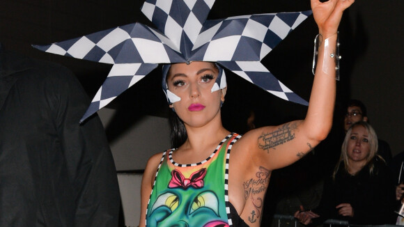Lady Gaga :  Diva ultra-tatouée et en plein délire dans les rues de Manchester