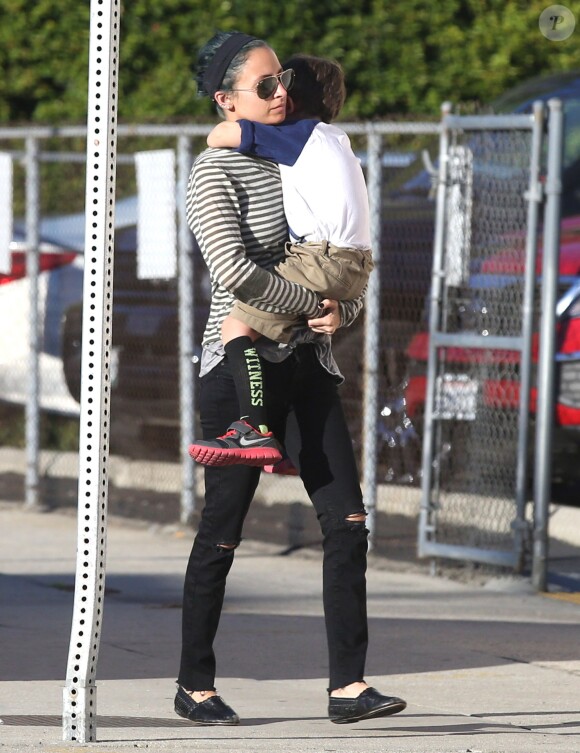 Exclusif - Nicole Richie, son mari Joel Madden et leur fils Sparrow à Los Angeles, le 19 novembre 2014.