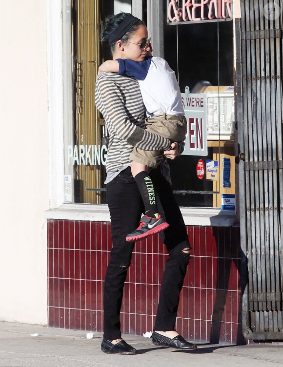 Exclusif - Nicole Richie, son mari Joel Madden et leur fils Sparrow à Los Angeles, le 19 novembre 2014.