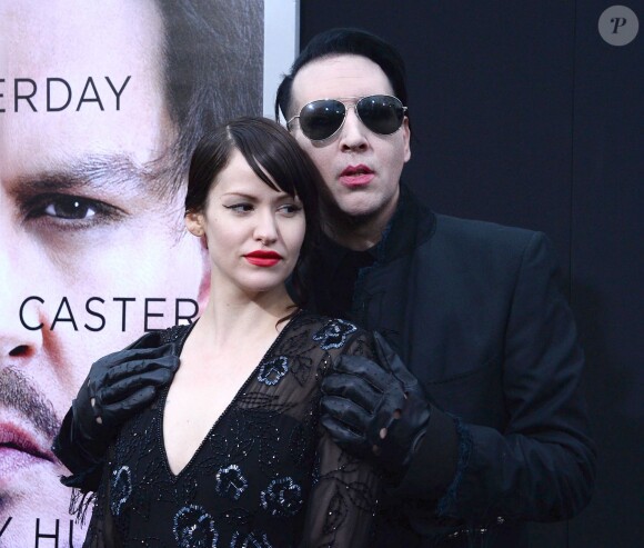 Marilyn Manson et sa compagne Lindsay Usich à la première du film "Transcendance" à Los Angeles le 10 avril 2014.