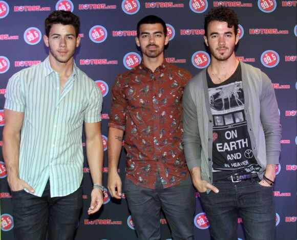 Les Jonas Brothers en concert dans les studios de la Radio Hot 99.5 a Rockville, le 29 juillet 2013.