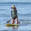 Helen Hunt sportive et sculpturale sur son paddle à Maui, Hawaii, le 21 novembre 2014.