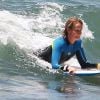 Exclusif - Helen Hunt, son compagnon Matthew Carnahan et leur fille Makena'lei Gordon Carnahan font du surf lors du Memorial Day à Malibu, le 26 mai 2014.
