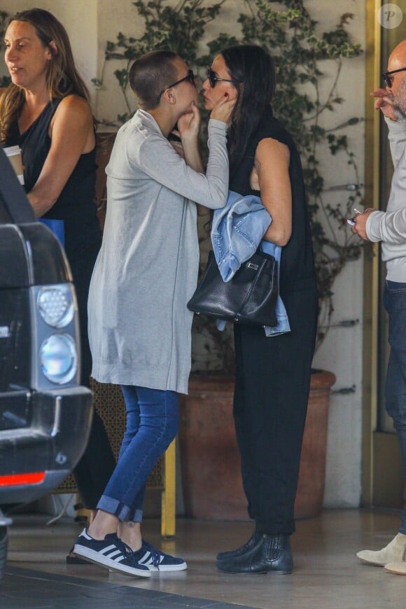 Tallulah Willis et sa mère Demi Moore lors d'une virée déjeuner au Sunset Towers hotel de Los Angeles, le 23 novembre 2014.