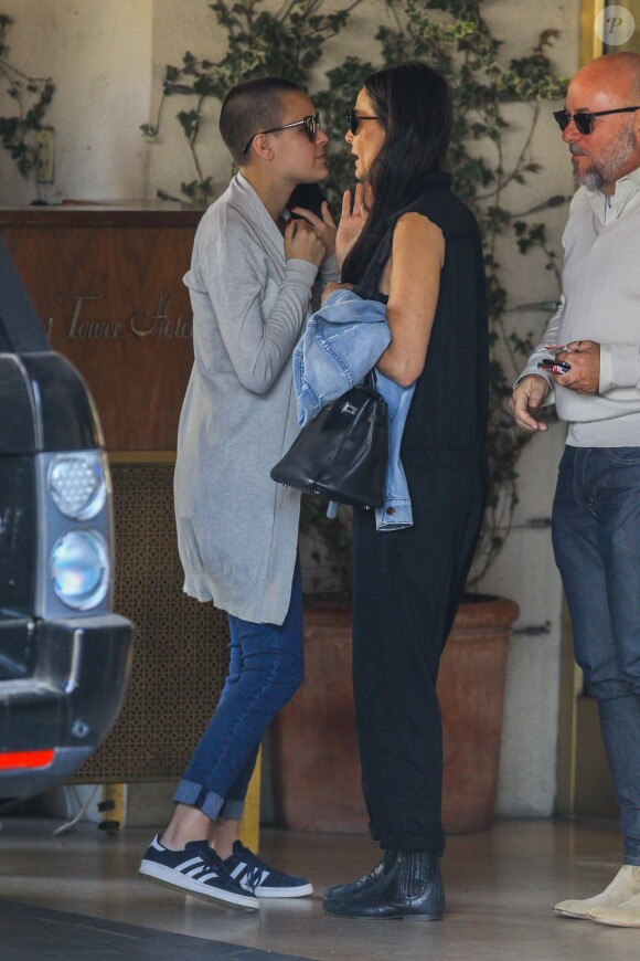 Tallulah Willis et sa mère Demi Moore lors d'une virée déjeuner au Sunset Towers hotel de Los Angeles, le 23 novembre 2014.