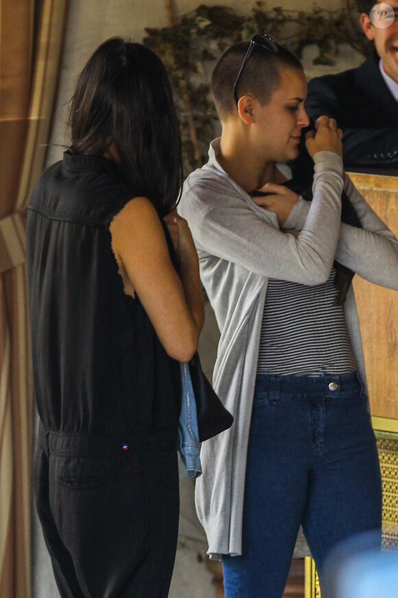 Tallulah Willis et sa mère Demi Moore lors d'une virée déjeuner au Sunset Towers hotel de Los Angeles, le 23 novembre 2014.