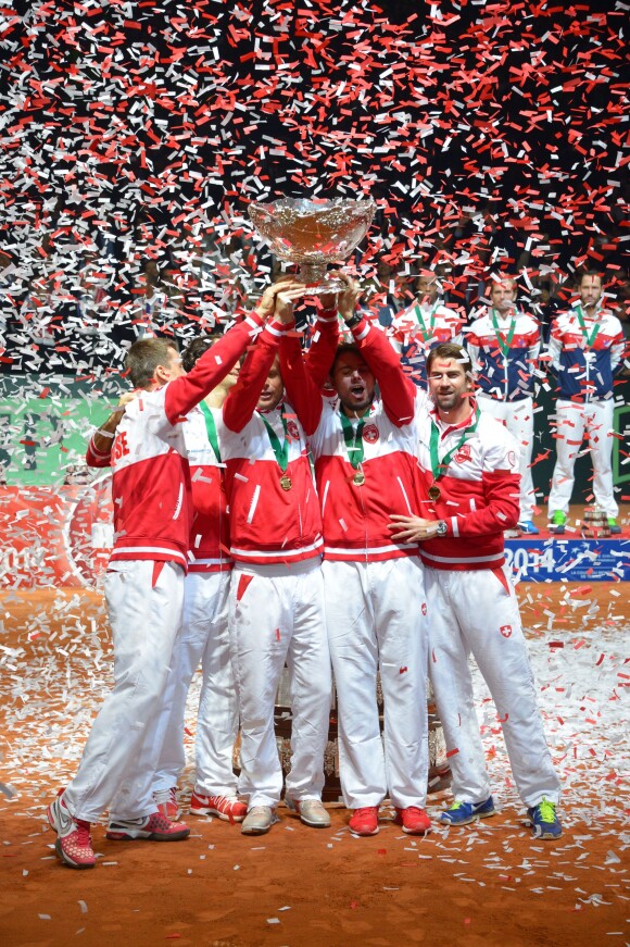L'équipe Suisse de Coupe Davis après son triomphe le dimanche 23 novembre 2014 au Stade Pierre Mauroy de Villeneuve d'Ascq