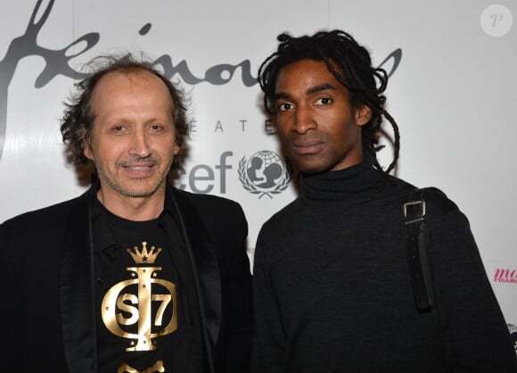 L'artiste SIGN7 (Emmanuel-Charles Garnier) et Cédric Lollia - Soirée de vente aux enchères des "Frimousses de Créateurs" au profit de l'Unicef au théâtre du Châtelet à Paris, le 24 novembre 2014.