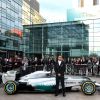 Lewis Hamilton avait rendez-vous avec ses fans après son titre de champion du monde de Formule 1 au Piazza, l'immeuble de la BBC, dans le quartier de Salford à Manchester, le 25 novembre 2014