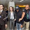 Nicole Scherzinger et Lewis Hamilton débarquent à l'aéroport de Heathrow à Londres le 24 novembre 2014 après son titre de champion du monde de Formule 1