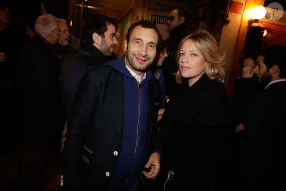 Zinedine Soualem et sa compagne Caroline lors de la soirée du guide Fooding au passage des Panoramas à Paris le 24 novembre 2014