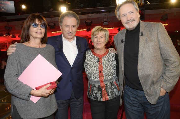Françoise Coquet, Michel Drucker, Victor Lanoux et sa femme Véronique Langlois - Enregistrement de l'émission "Vivement Dimanche" diffusée le 16 novembre 2014 sur France 2.