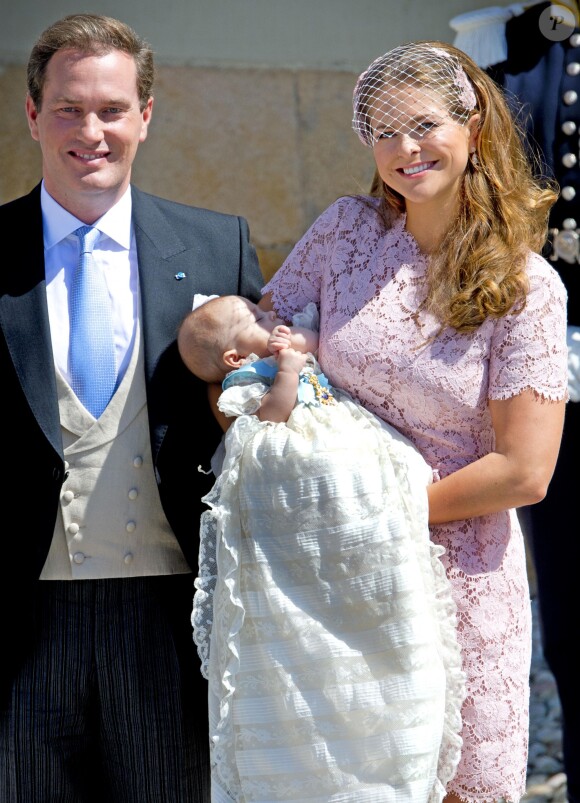 La princesse Madeleine de Suède et Christopher O'Neill avec leur fille la princesse Leonore lors de son baptême, le 8 juin 2014 à Stockholm