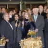 Professeur David Khayat, Arielle Dombasle, Jean-Claude Catalan lors de la 19e édition des Sapins de Noël des créateurs au théâtre des Champs-Elysées à Paris, le 27 novembre 2014.