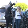 Exclusif :Drew Barrymore est interpellée par un policier et reçoit une amende pour avoir traversé la rue en dehors des passages piétons à Los Angeles. Le 27 novembre 2014