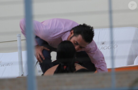 Exclusif - Eva Longoria prend du bon temps avec José Antonio Baston, à Miami, le 24 novembre 2014.