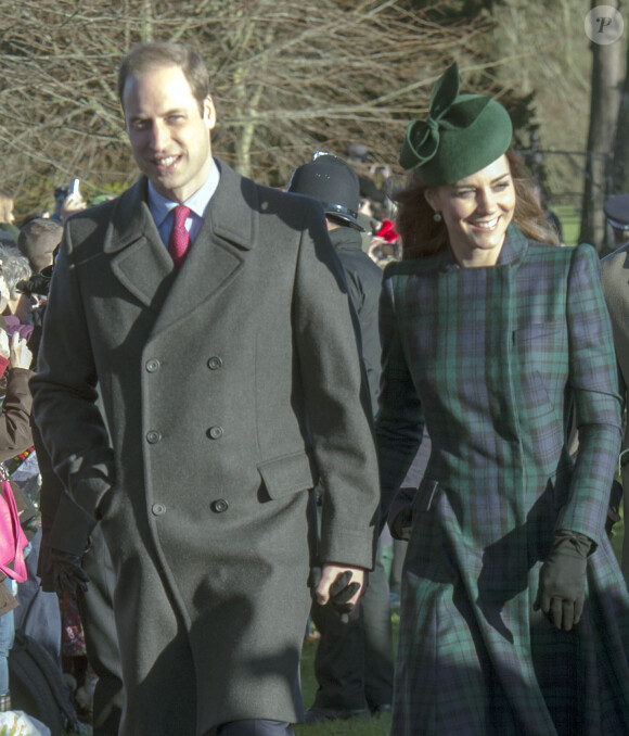 Kate Middleton avec William et la famille royale le 25 décembre 2013 à Sandringham, où il dispose d'une résidence, Anmer Hall, offerte par la reine Elizabeth II en cadeau de mariage.