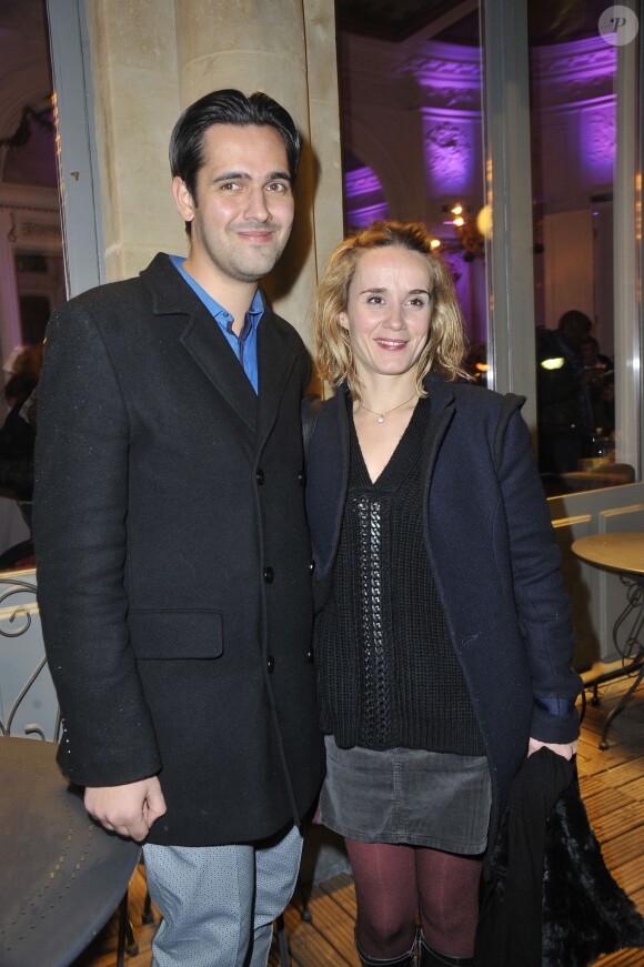 Yoann Fréget et une amie assistent à la générale de la pièce "Ticket Gagnant" au Théâtre du Gymnase à Paris, le 1er décembre 2014.