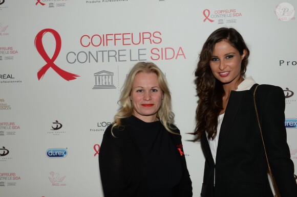 An Verhulst-Santos, directrice générale L'Oréal Produits Professionnels, et Malika Ménard - soirée pour l'opération Coiffeurs contre le sida dans le cadre de la Journée mondiale contre le sida à l'Académie L'Oréal Produits Professionnels à Paris, le 1er décembre 2014.
