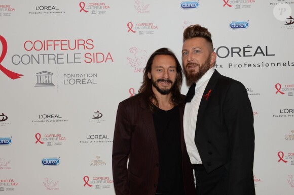 Bob Sinclar et son coiffeur Jérôme Guézou - soirée pour l'opération Coiffeurs contre le sida dans le cadre de la Journée mondiale contre le sida à l'Académie L'Oréal Produits Professionnels à Paris, le 1er décembre 2014.