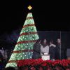 Barack Obama a lancé les illuminations du sapin de la nation, à Washington, le 4 décembre 2014 avec sa femme Michelle et leurs fills Sasha et Malia