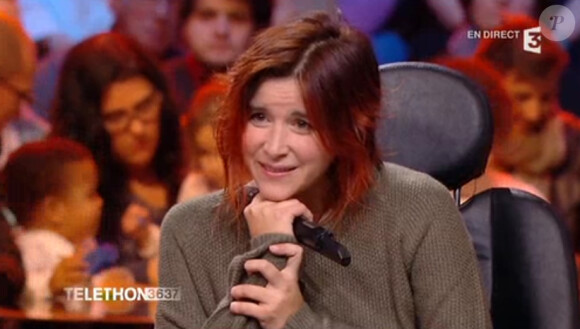 Cécilia dans le "Téléthon 2014", le 5 décembre 2014 sur France 3.