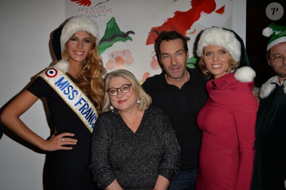 Camille Cerf (Miss France 2015), Josiane Balasko et Sylvie Tellier assistent à la soirée du 70e anniversaire et du coup d'envoi de la campagne des Pères Noël Verts du Secours Populaire au palais de l'Unesco. Paris, le 8 décembre 2014.