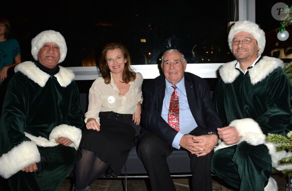 Valérie Trierweiler et Julien Lauprêtre (président du Secours populaire français) assistent à la soirée du 70e anniversaire et du coup d'envoi de la campagne des Pères Noël Verts du Secours Populaire au palais de l'Unesco. Paris, le 8 décembre 2014.