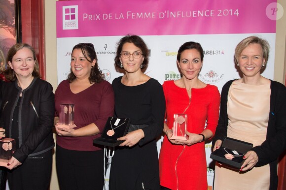 Les lauréates : Nathalie Loiseau (Directrice de L'Ena), Melle Ziouani (soeur de la laureate Zahia Zouani), Nathalie Balla, Catherine Barba et Virginie Calmels - Soirée de remise des "Prix de la Femme d'Influence 2014" à l'hôtel du Louvre à Paris le 8 décembre 2014.