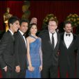  Dev Patel, Irrfan Khan, Freida Pinto, Danny Boyle, Anil Kapoor et Madhur Mittal lors de la c&eacute;r&eacute;monie des Oscars 2009 