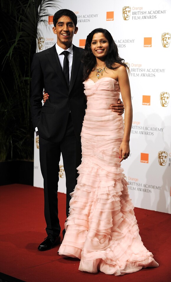 Dev Patel et Freida Pinto lors des BAFTA Awards en 2009