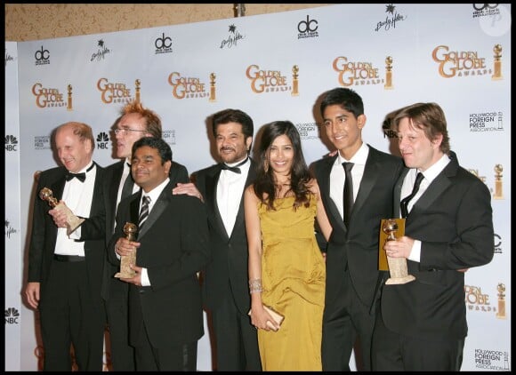 L'équipe du film Slumdog Millionaire dans la salle de presse des Oscars le 11 janvier 2009