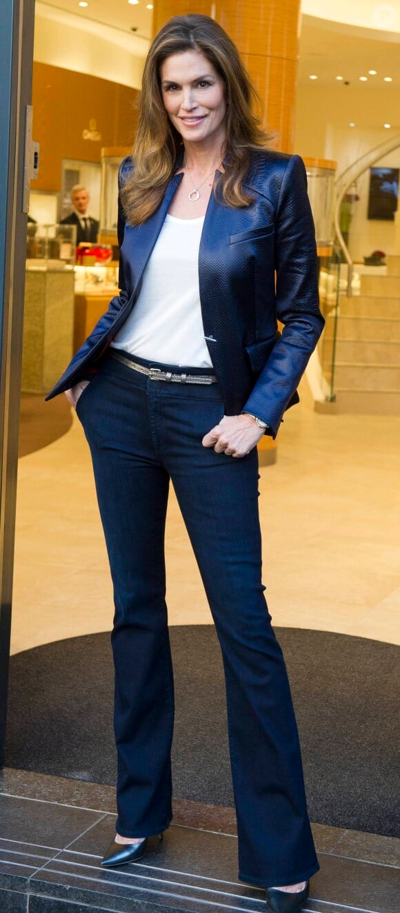 Cindy Crawford superbe à la boutique Omega à Londres le 10 décembre 2014