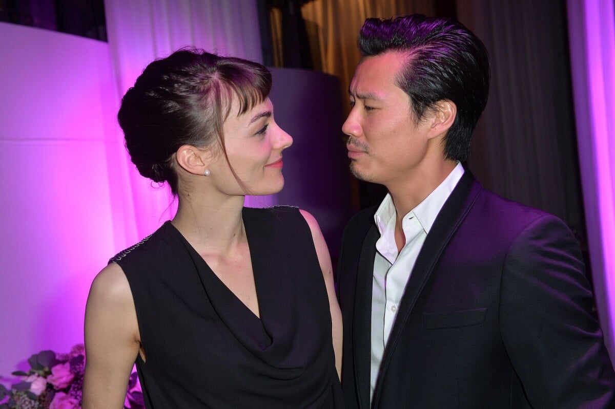 Photo Frédéric Chau et sa compagne Romane Portail lors du dîner de gala Photo Frédéric Chau et sa compagne Romane Portail lors du dîner de gala