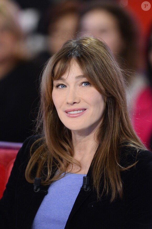 Carla Bruni - Carla Bruni-Sarkozy lors de l'enregistrement de l'émission "Vivement Dimanche" (France 2)  à Paris le 10 décembre 2014.