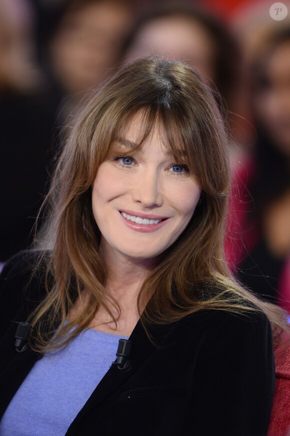 Carla Bruni - Carla Bruni-Sarkozy lors de l'enregistrement de l'émission "Vivement Dimanche" (France 2)  à Paris le 10 décembre 2014.
