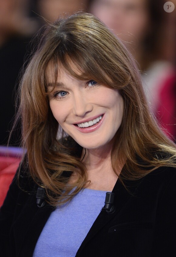 Carla Bruni - Carla Bruni-Sarkozy lors de l'enregistrement de l'émission "Vivement Dimanche" (France 2)  à Paris le 10 décembre 2014.