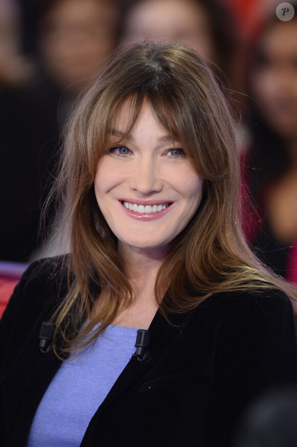 Carla Bruni - Carla Bruni-Sarkozy lors de l'enregistrement de l'émission "Vivement Dimanche" (France 2)  à Paris le 10 décembre 2014.