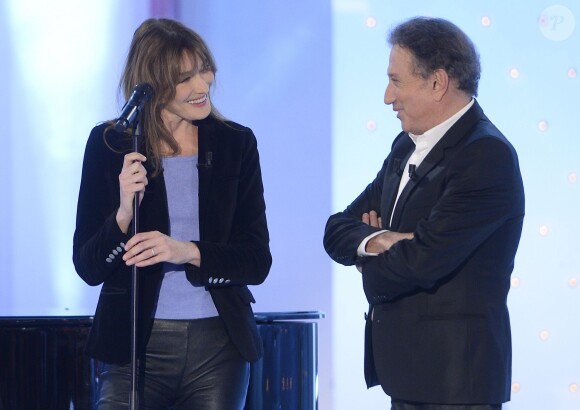 Carla Bruni et Michel Drucker - Enregistrement de l'émission "Vivement Dimanche" (France 2) à Paris le 10 décembre 2014.